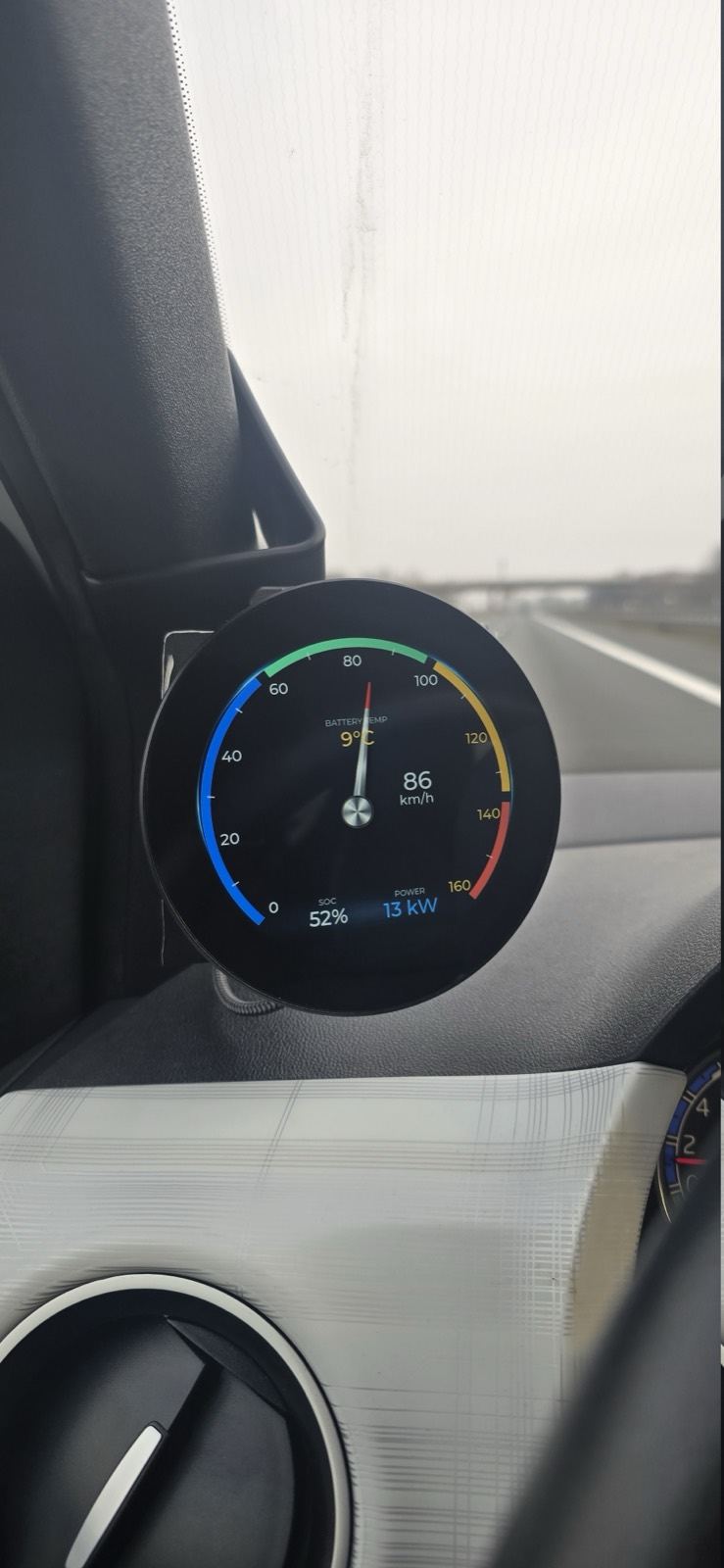 CarScreen im Seat Mii während der Fahrt